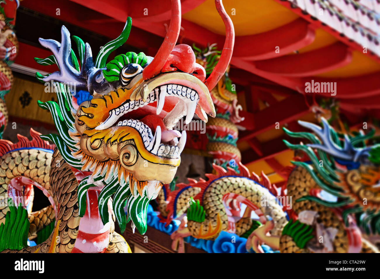 Dragon - a statue of a Chinese temple Stock Photo - Alamy