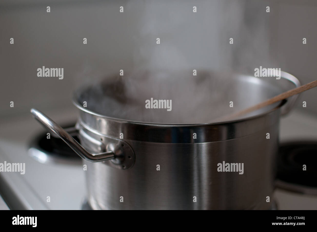 Electric hob saucepan hires stock photography and images Alamy