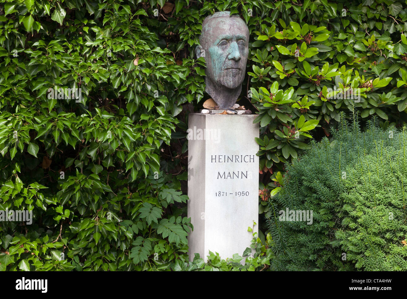 Dorotheenstädtischer Friedhof, Berlin, Germany - Heinrich Mann Stock Photo