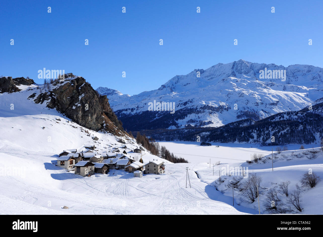 Village Grevasalvas with snow-covered lake Silser See, Piz Grevasalvas, Albula range, Upper Engadin, Engadin, Grisons, Switzerla Stock Photo
