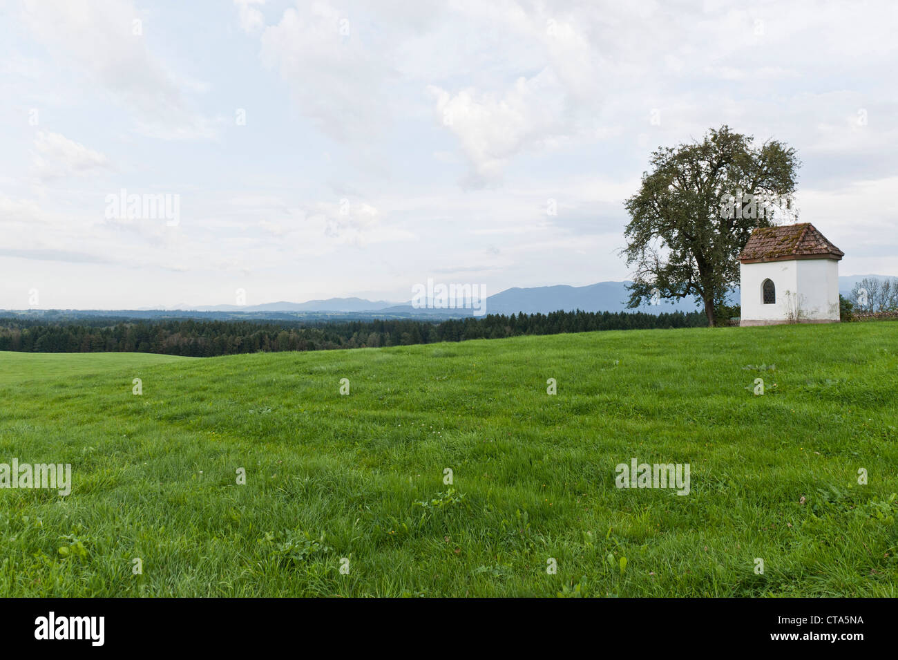 Scenery with chapel near Penzberg, Bavaria, Germany Stock Photo