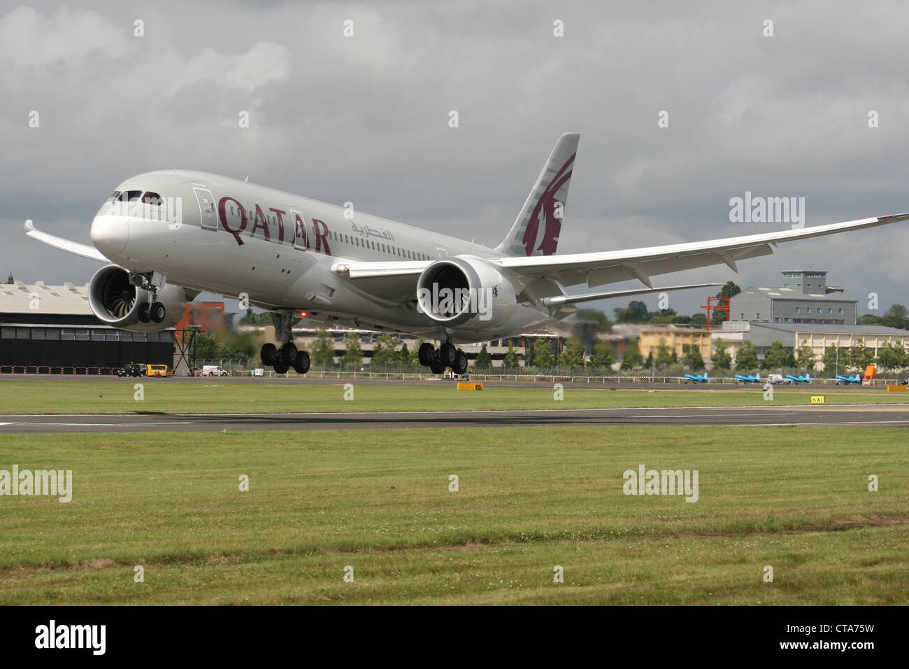 BOEING 787 QATAR AIRWAYS AT FARNBOROUGH AIR SHOW 2012 DREAMLINER Stock Photo