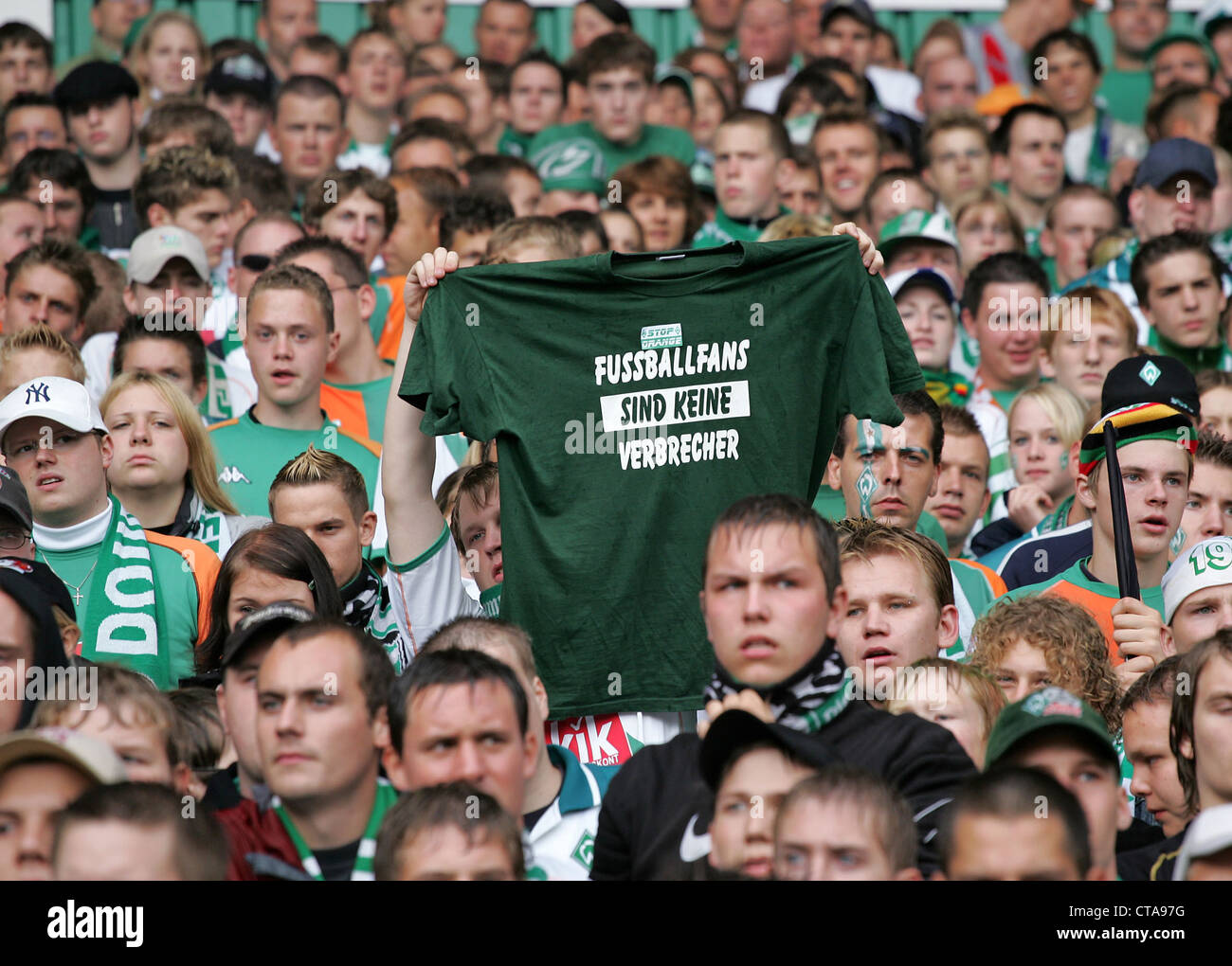 T-shirt with the inscription-football fans are not criminals-the Weser Stadium, Bremen Stock Photo