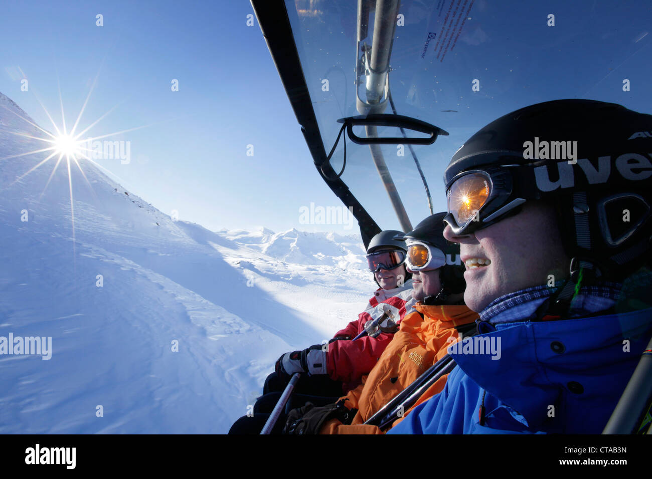 Skiers in the Rosskarbahn skilift, Obergurgl, Tyrol, Austria Stock Photo