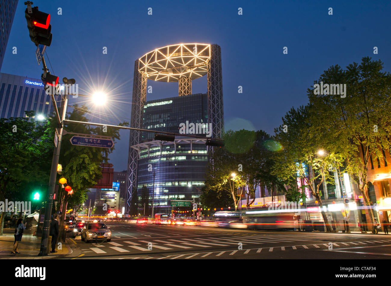 street scene in central seoul south korea at night Stock Photo