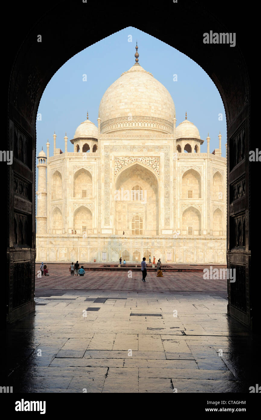 View through archway toTaj Mahal, Taj Mahal, UNESCO World Heritage Site, Agra, Uttar Pradesh, India Stock Photo