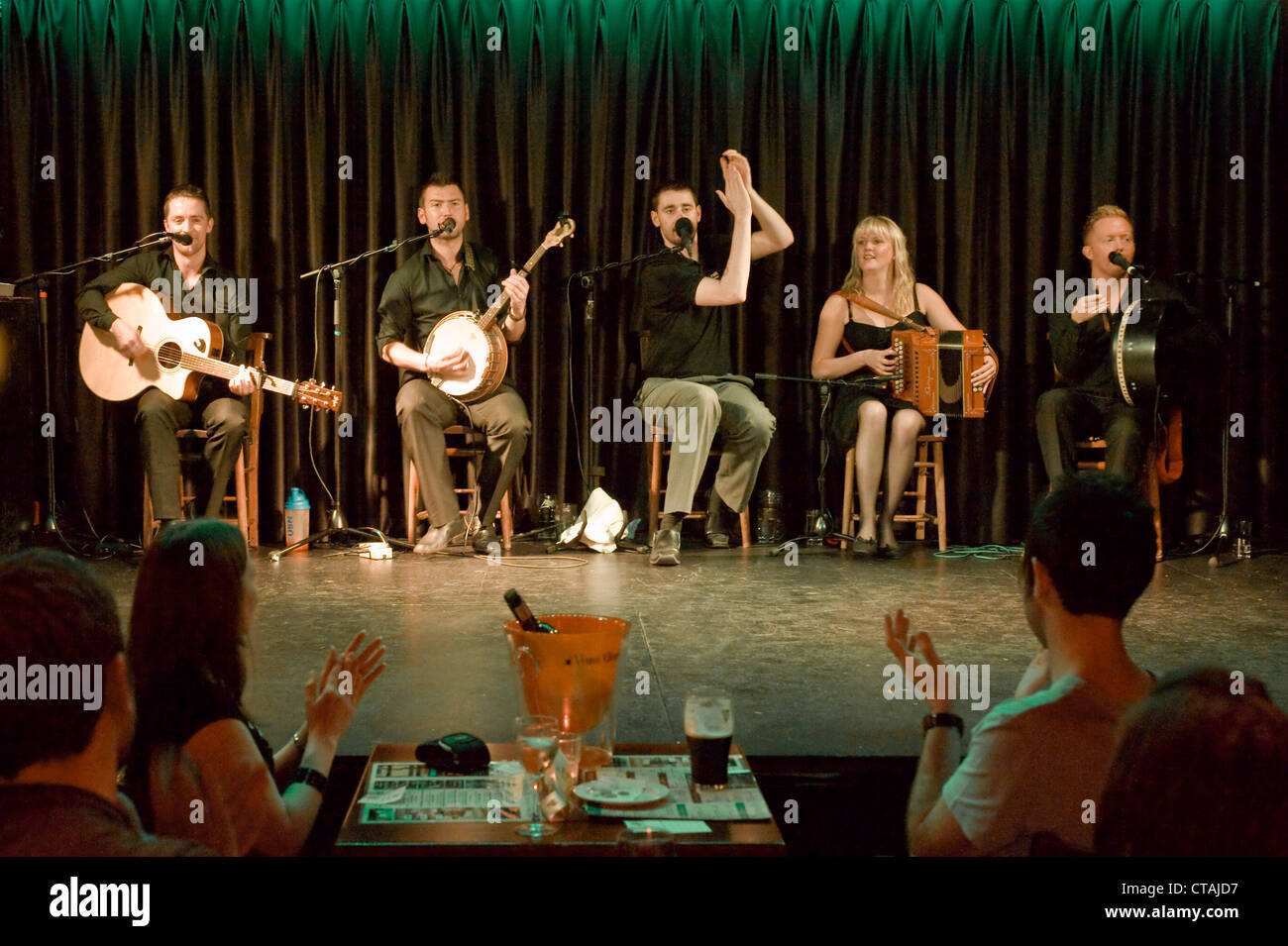 "Púca" a traditional Irish music band group playing at the Arlington Hotel, Dublin Stock Photo