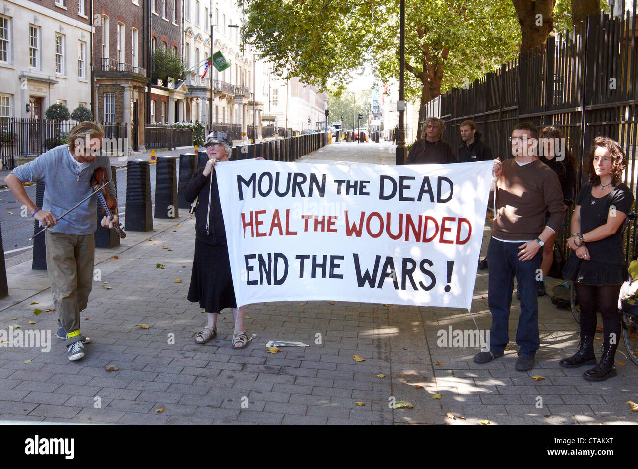 Anti-war protesters outside the US Embassy in London on the 10th anniversary of 911 attacks Stock Photo