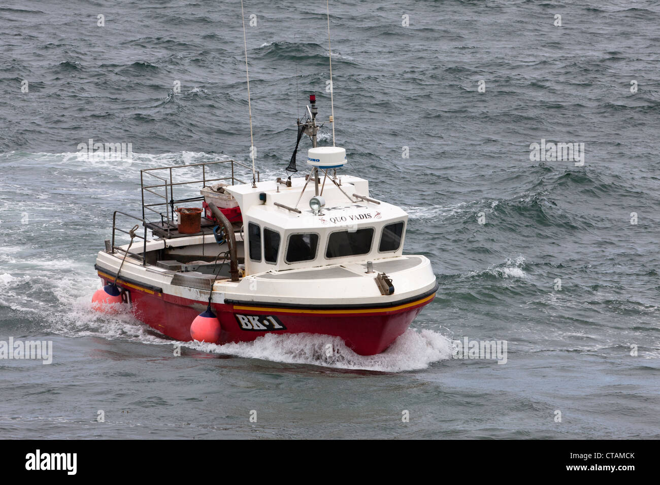 Fishing boat approaching harbour at Seahouses Stock Photo - Alamy