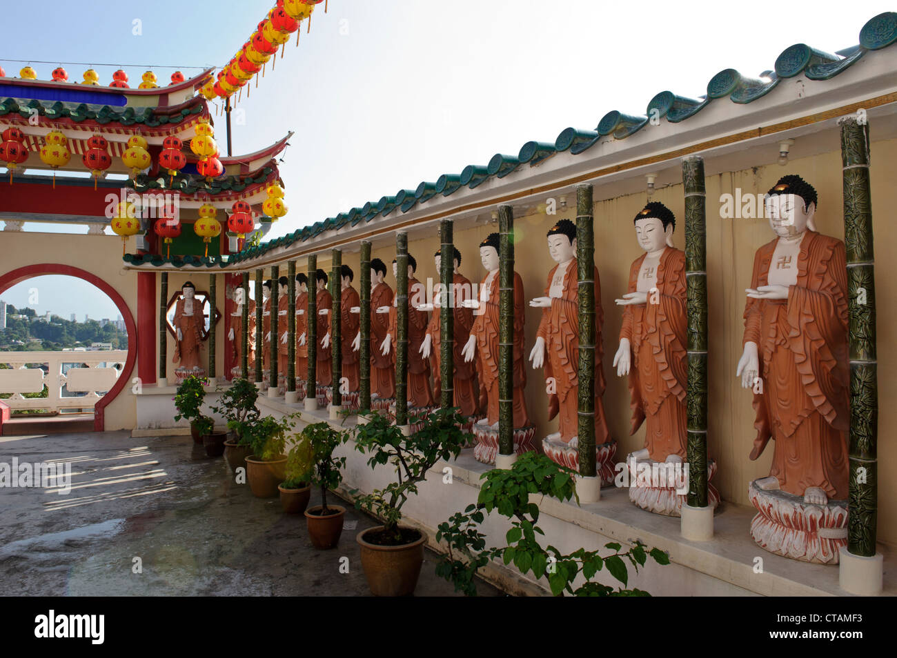 Buddhist monk statues hi-res stock photography and images - Alamy