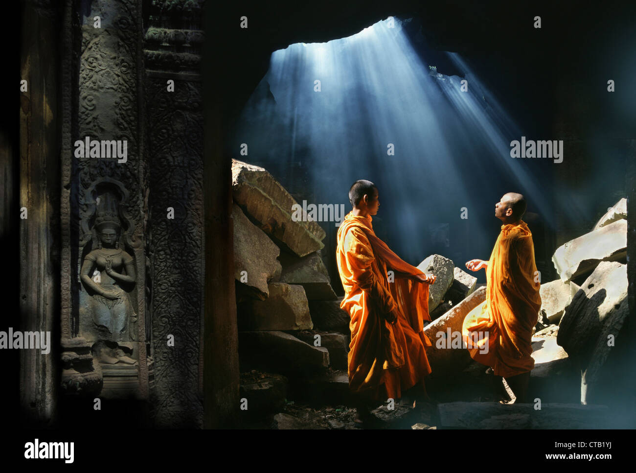 Monks under a collapsed roof of Ta Prohm Temple, Angkor, Siem Raep, Cambodia, Asia Stock Photo