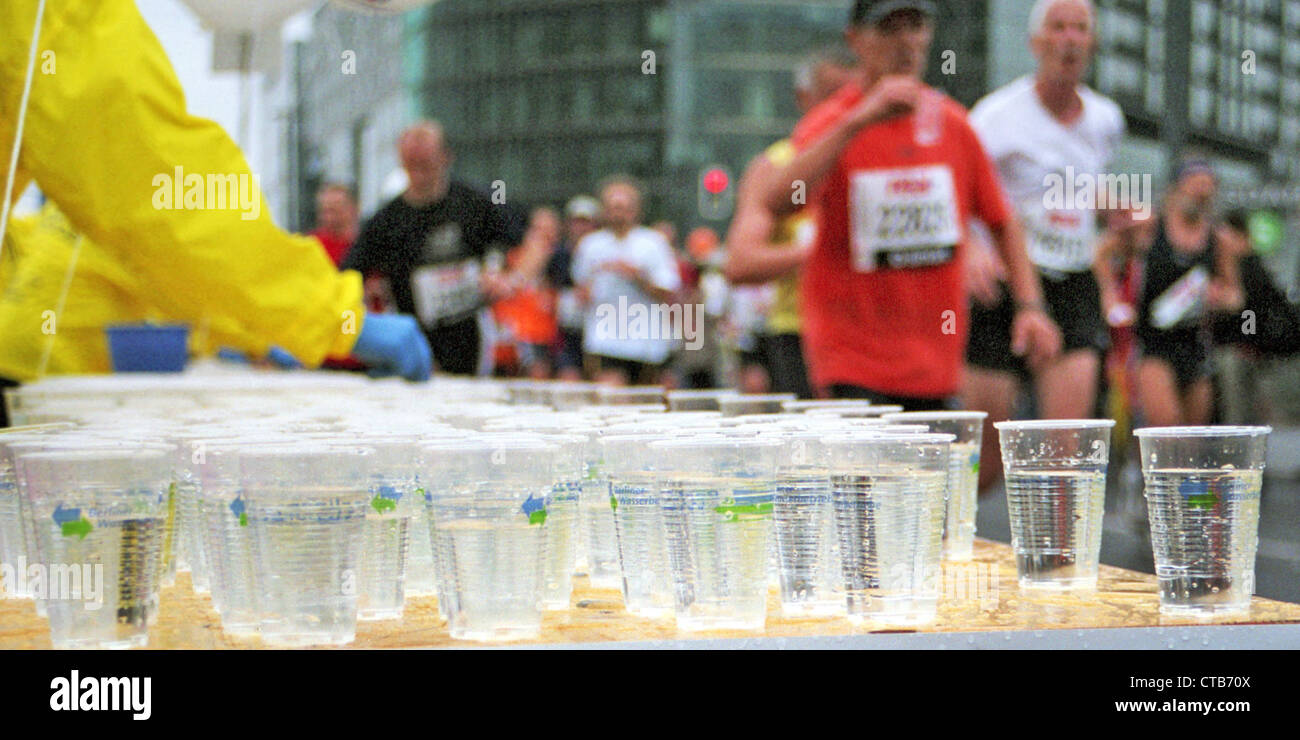 Plastic cups marathon race hi-res stock photography and images - Alamy