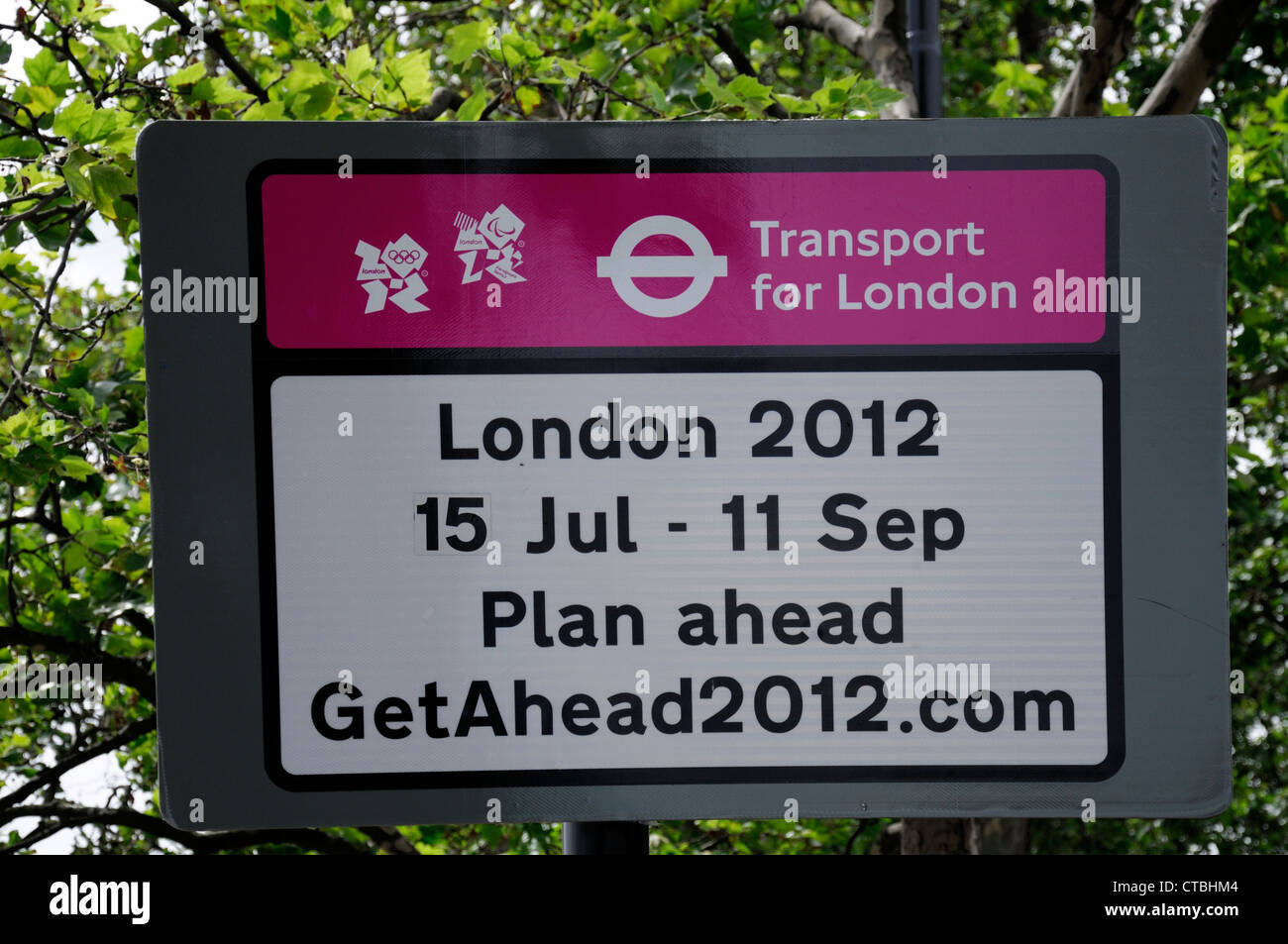 Transport for London TFL road sign indicating traffic news information  updates social media website Getaheadofthegames.com Stock Photo - Alamy