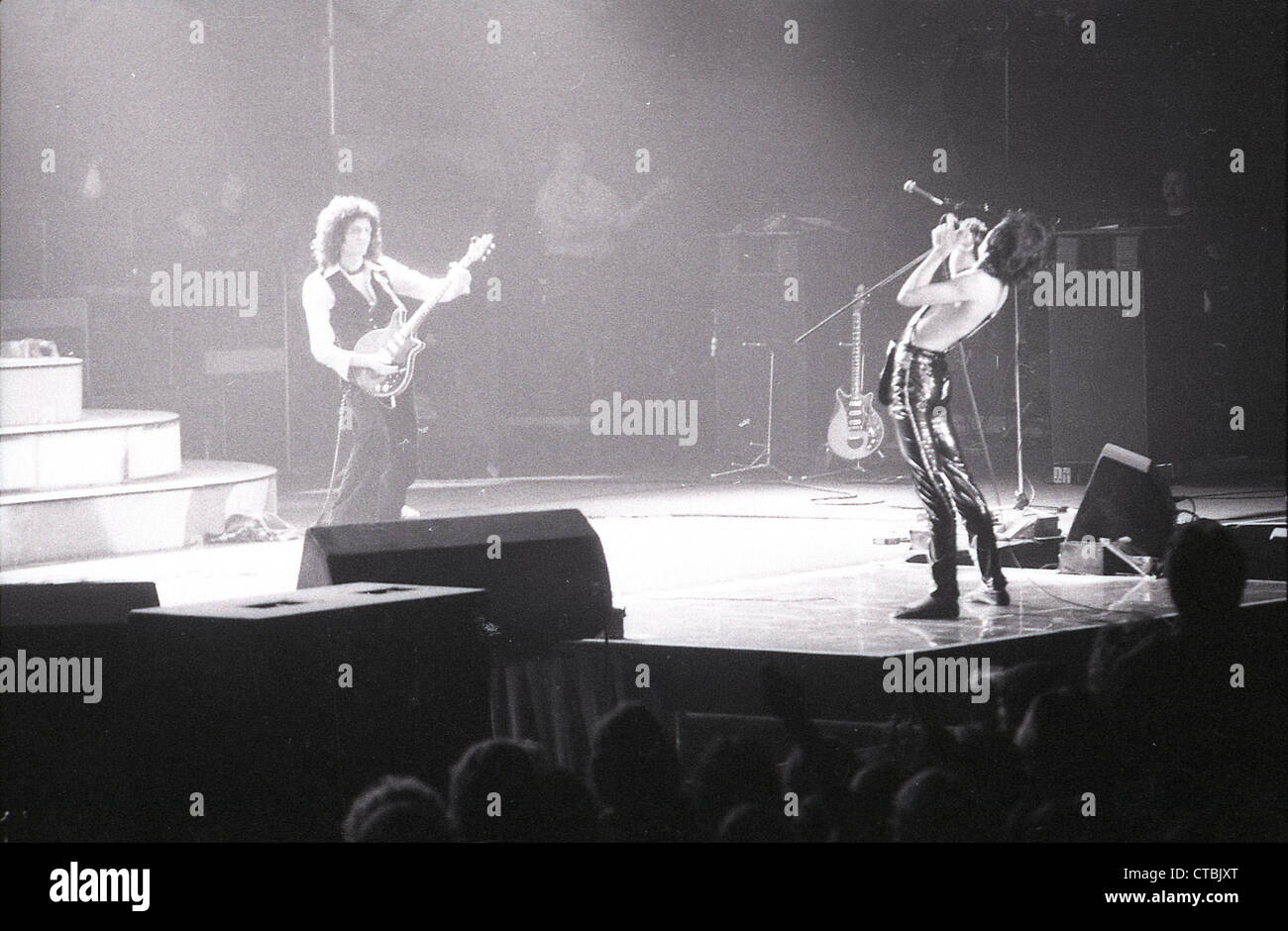 008810 Queen during the A Night At The Opera Tour at the Hammersmith
