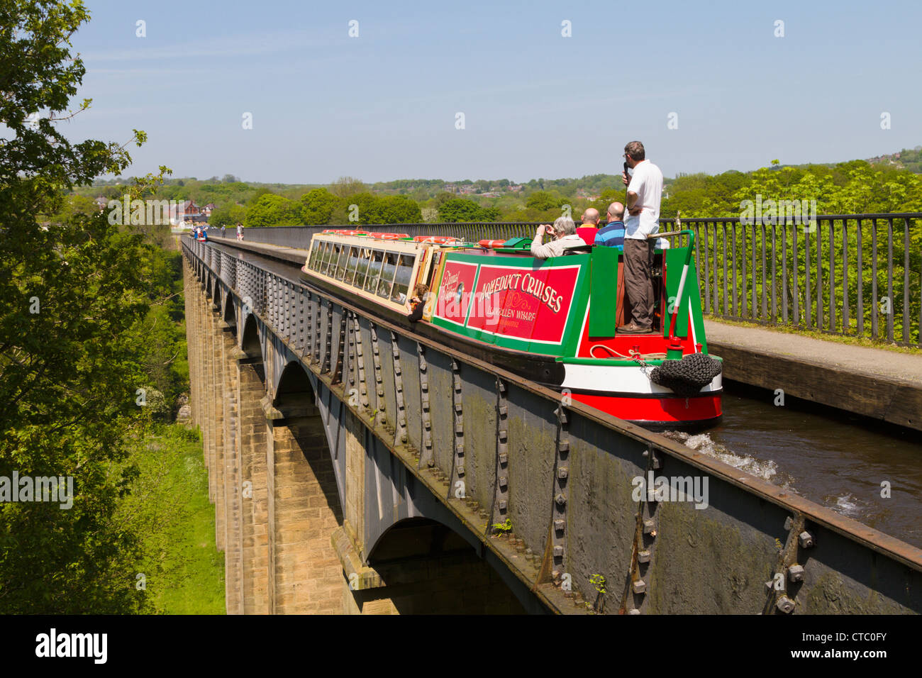 Canal boat, Pont Cysyllte aqueduct, Llangollen, Wales Stock Photo
