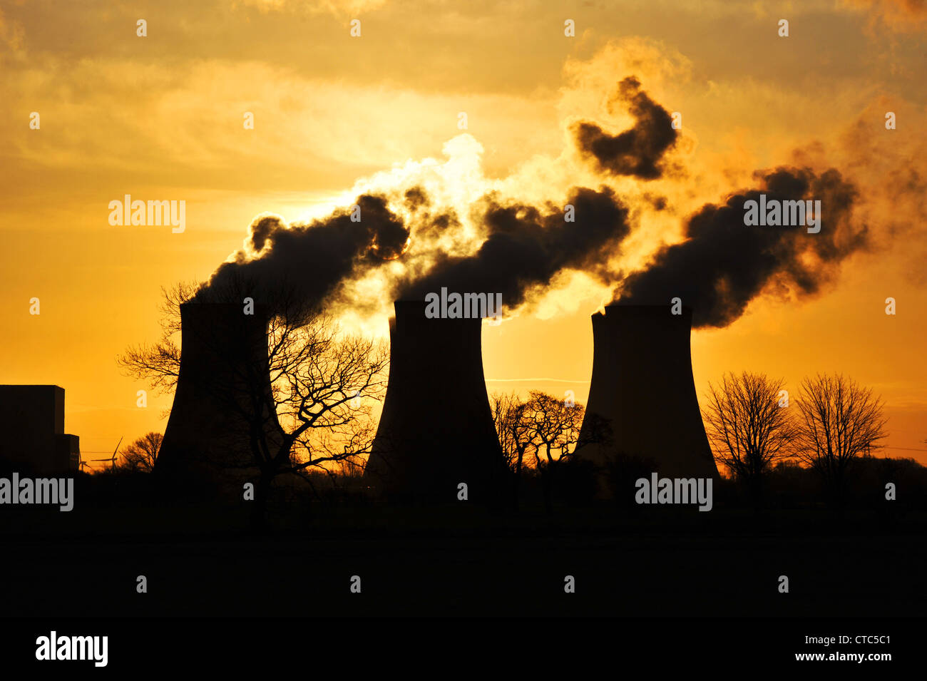 Cooling Towers at sunrise, Drax Coal Fired Power Station, North  Yorkshire UK Stock Photo