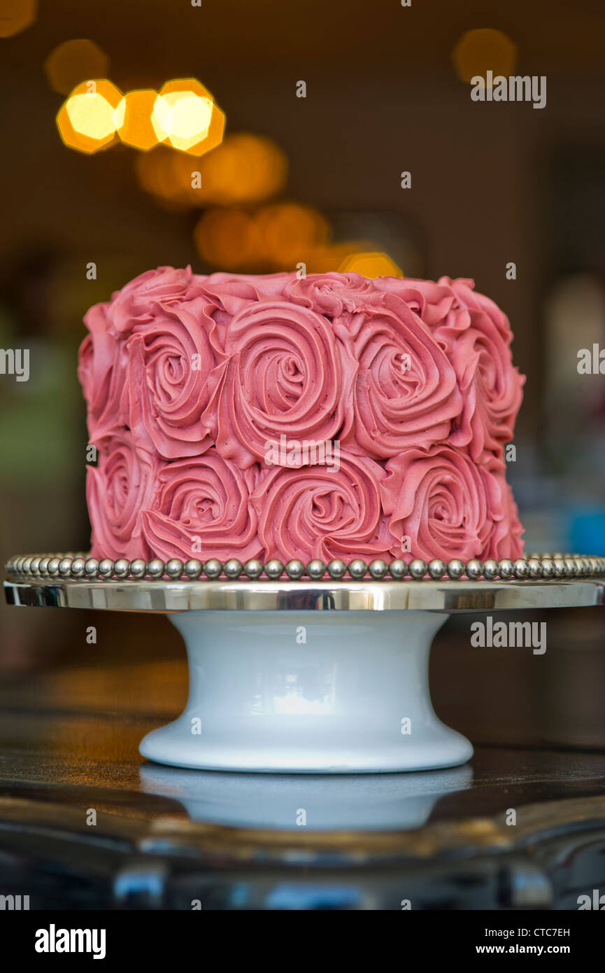 Happy birthday rose flowers cake hi-res stock photography and images ...