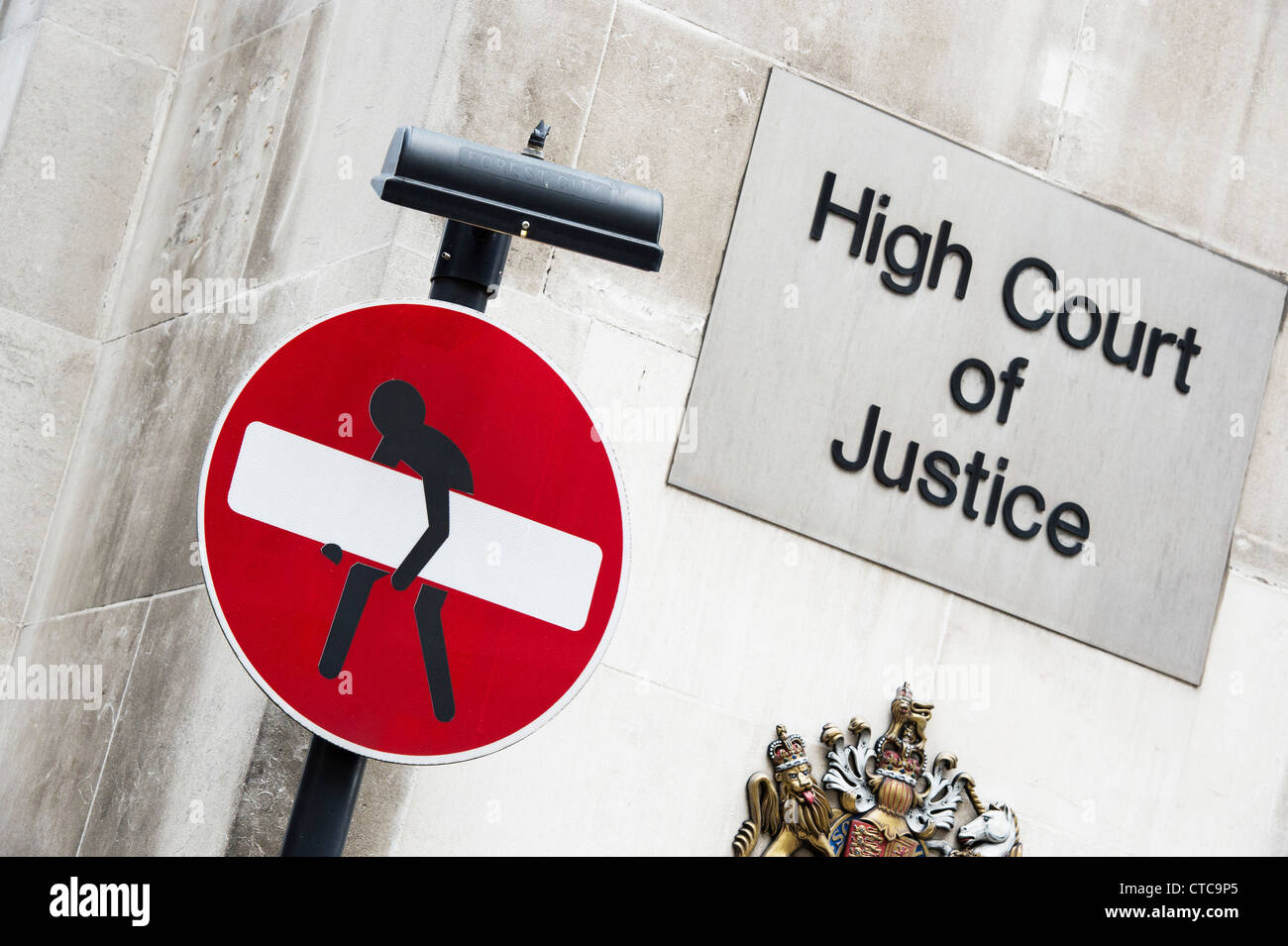 Street art Graffiti No Entry sign in front of High Court of Justice Stock Photo