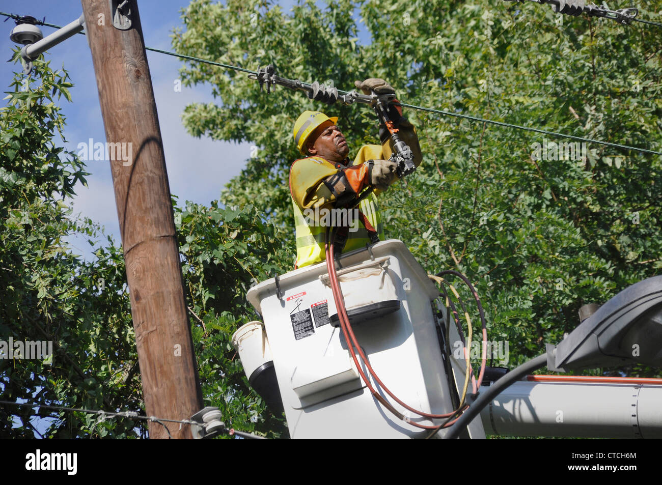 Utility Worker working on electric lines Stock Photo Alamy