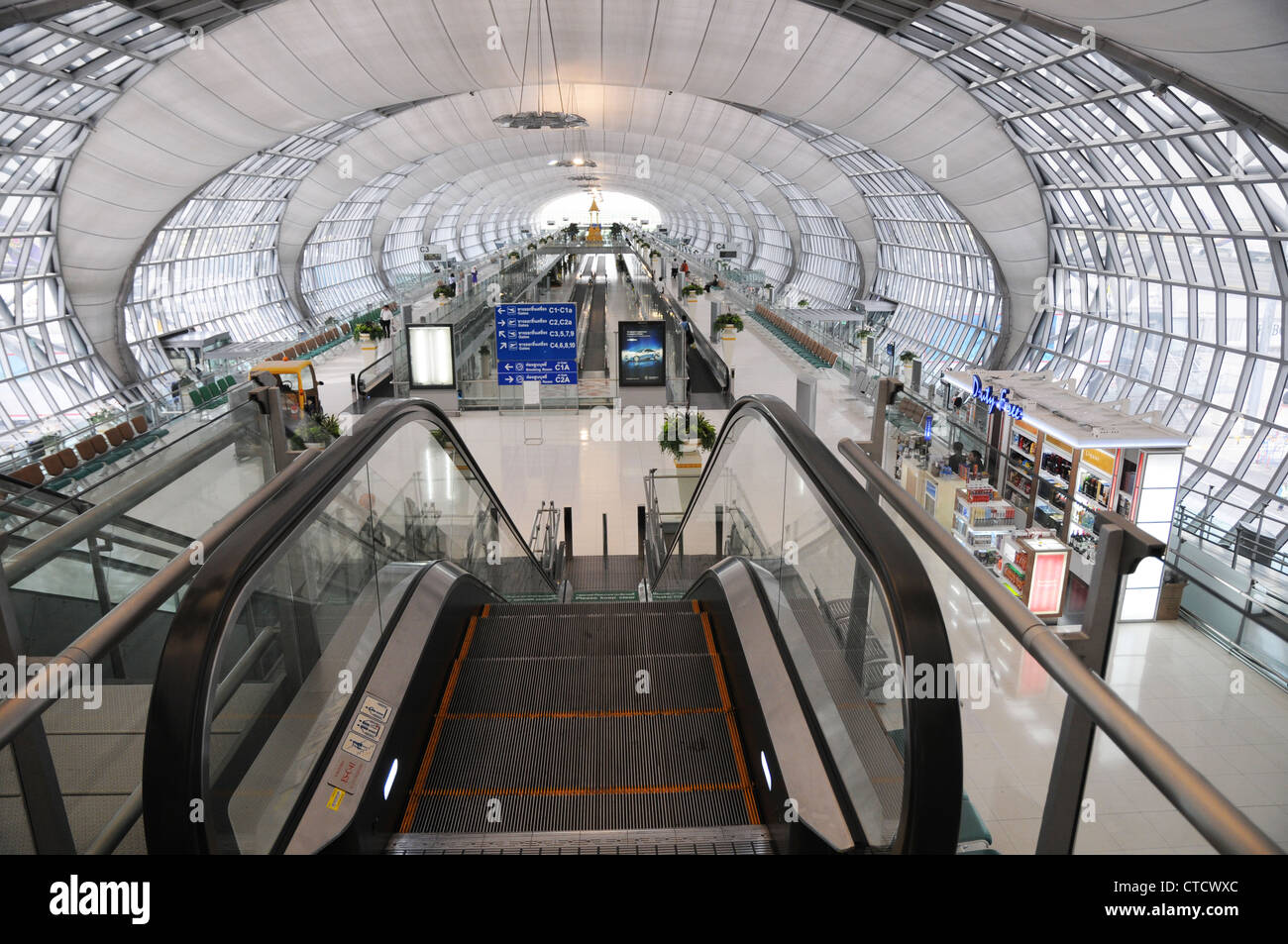 Bangkok airport departures hires stock photography and images Alamy