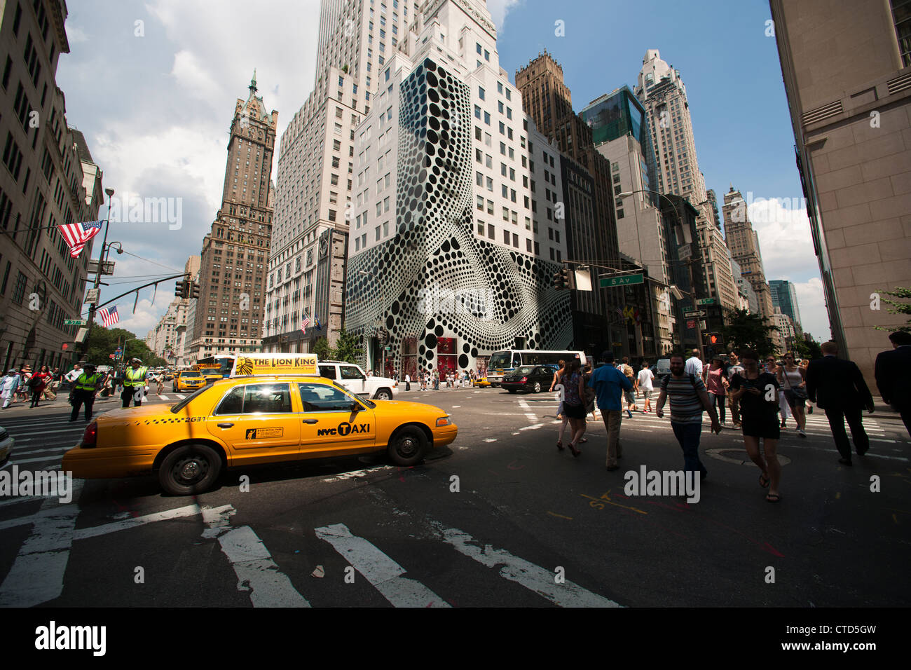 The Louis Vuitton flagship store on Fifth Avenue in New York is Stock Photo: 49462249 - Alamy