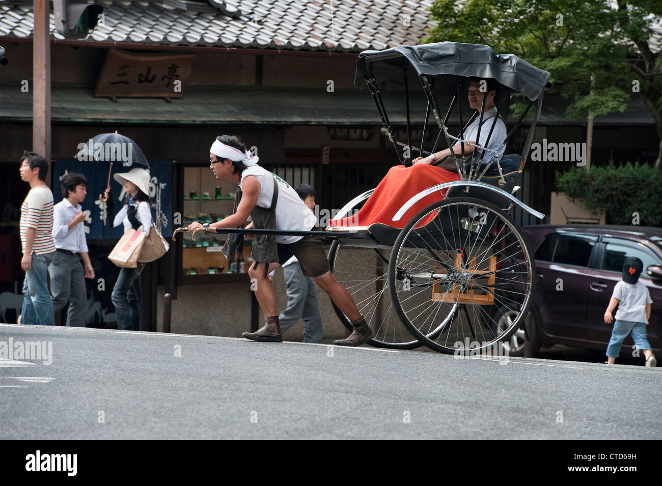 Japanese rickshaws hi-res stock photography and images - Alamy