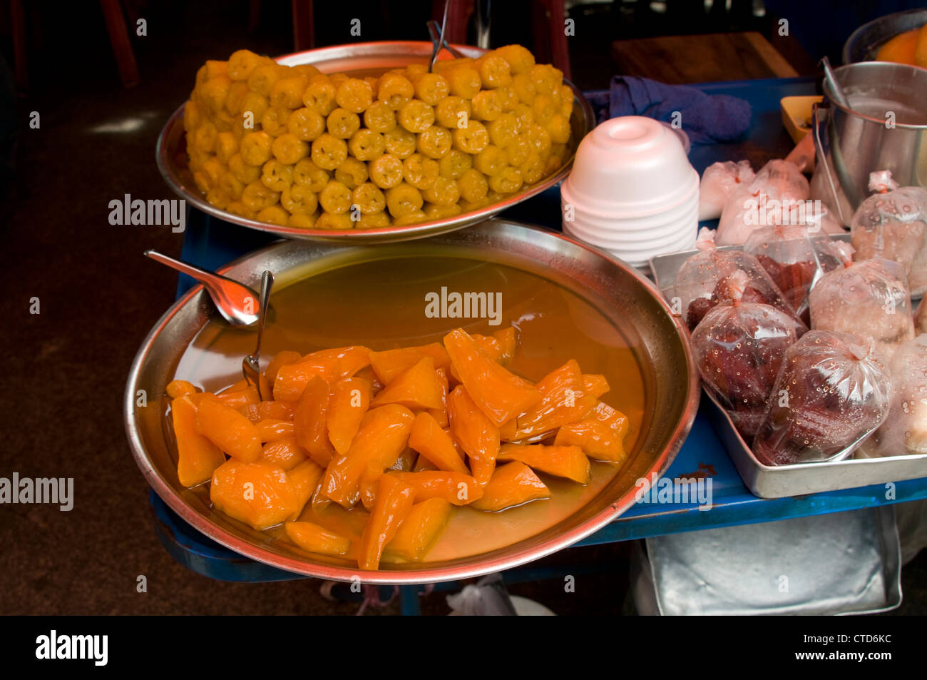 Cooked Thai dishes at a food market in Bangkok,Thailand Stock Photo Alamy