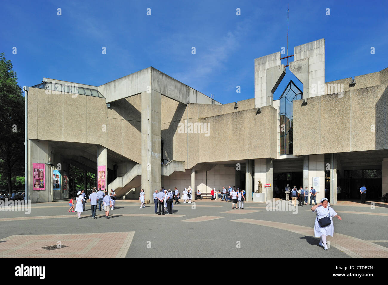 The Basilica of Saint Pius X / Underground Basilica at the Sanctuary of Our Lady of Lourdes