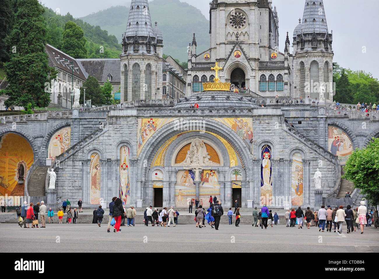 Basilica of our Lady of the Rosary / Notre Dame du Rosaire de Lourdes