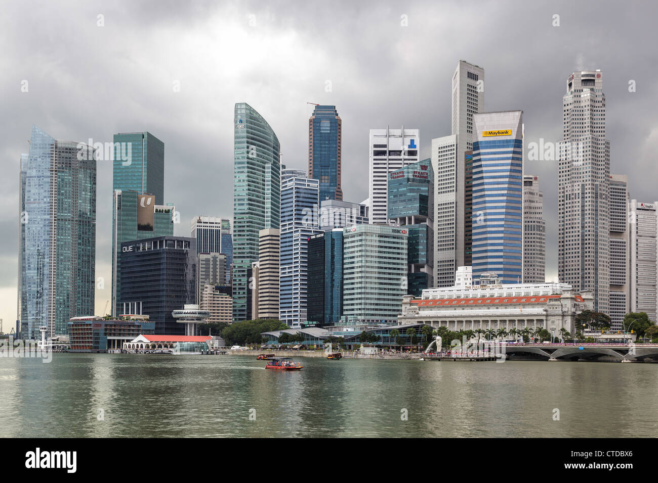 Singapore skyline clouds hi-res stock photography and images - Alamy