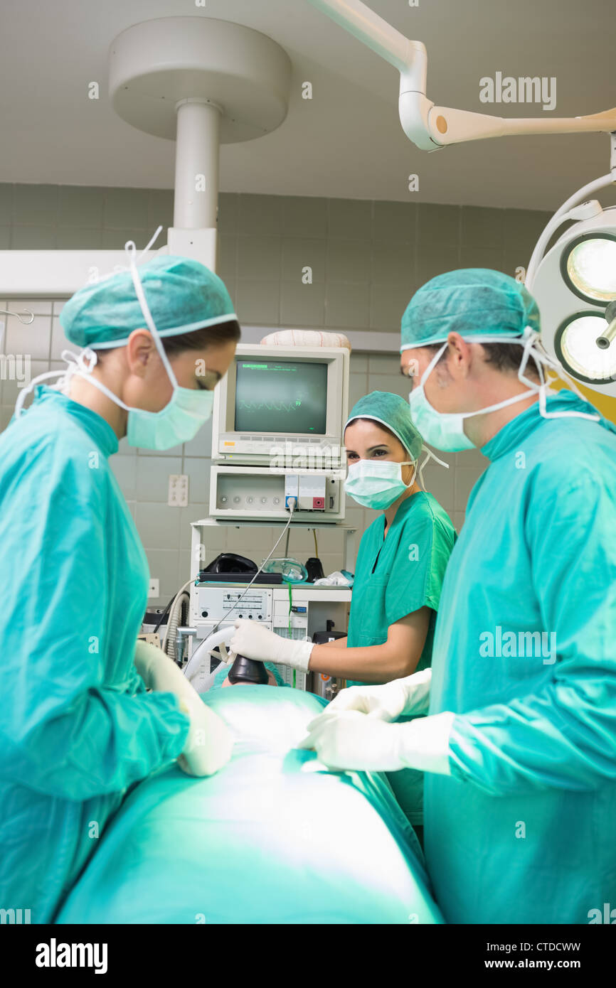 Surgical team hi-res stock photography and images - Alamy