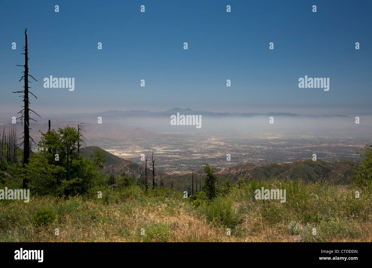 Air pollution in the San Bernardino Valley, east of downtown Los Angeles Stock Photo