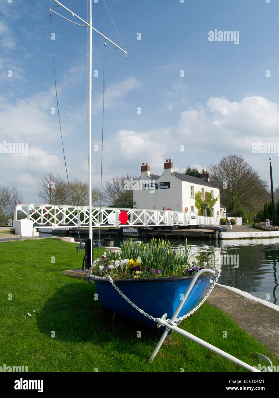 Canal swing bridge & Junction House Stock Photo Alamy