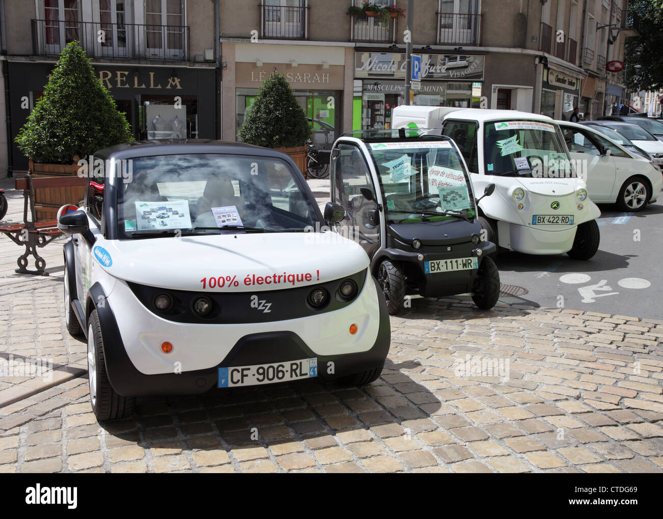 Small electric car hi-res stock photography and images - Alamy