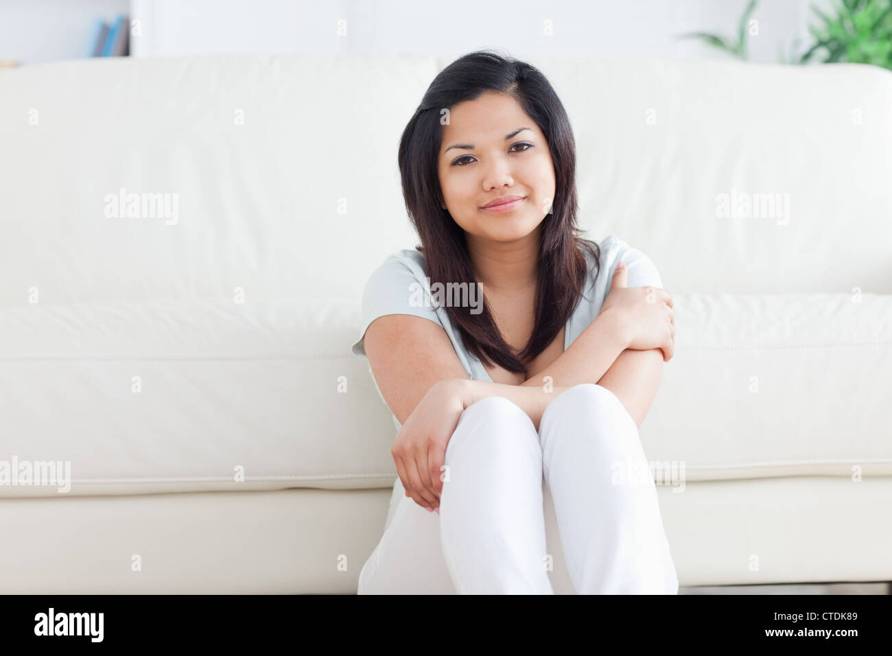Asian woman sitting on the floor hi-res stock photography and images ...
