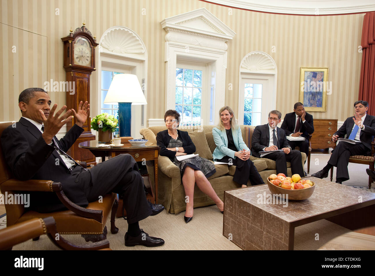 US President Barack Obama meets with senior advisors in the Oval Office June 5, 2012 in Washington, DC. Pictured, from left, are: Senior Advisor Valerie Jarrett; Kathryn Ruemmler, Counsel to the President; Press Secretary Jay Carney; Rob Nabors, Director of Legislative Affairs; and Chief of Staff Jack Lew. Stock Photo