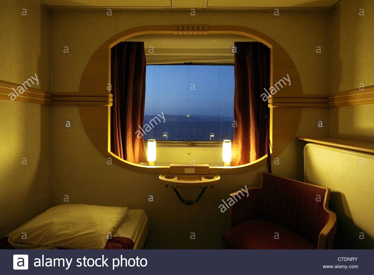 Cruise Ship Cabin Bed Stock Photos & Cruise Ship Cabin Bed Stock Images ...