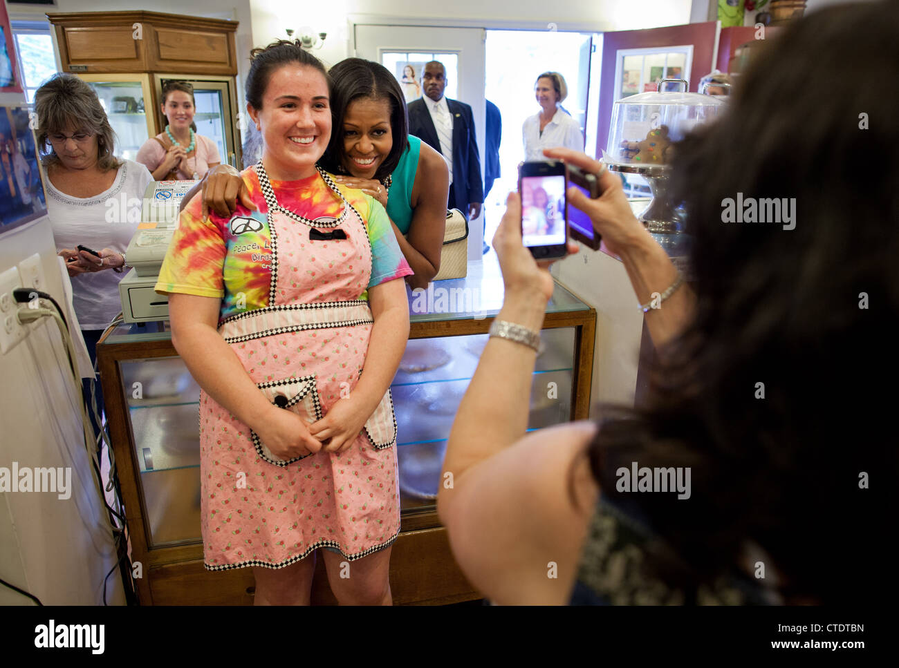 US First Lady Michelle Obama poses with an employee during a visit to Mom's Apple Pie Co June 7, 2012 in Occoquan, Virginia. Stock Photo