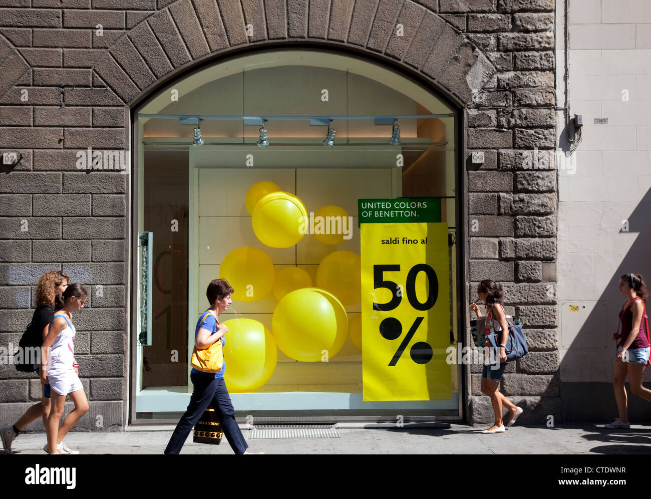Sales sign in shop window in Florence, Italy Stock Photo - Alamy