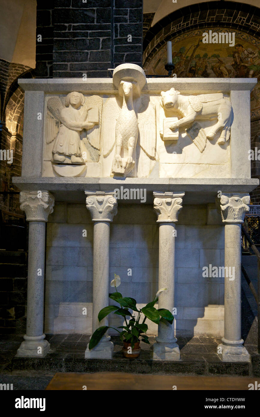 11th Century Pulpit in Romanesque church of San Giacomo, with reliefs of the Evangelists, Bellagio, Lake Como, Italy, Europe Stock Photo