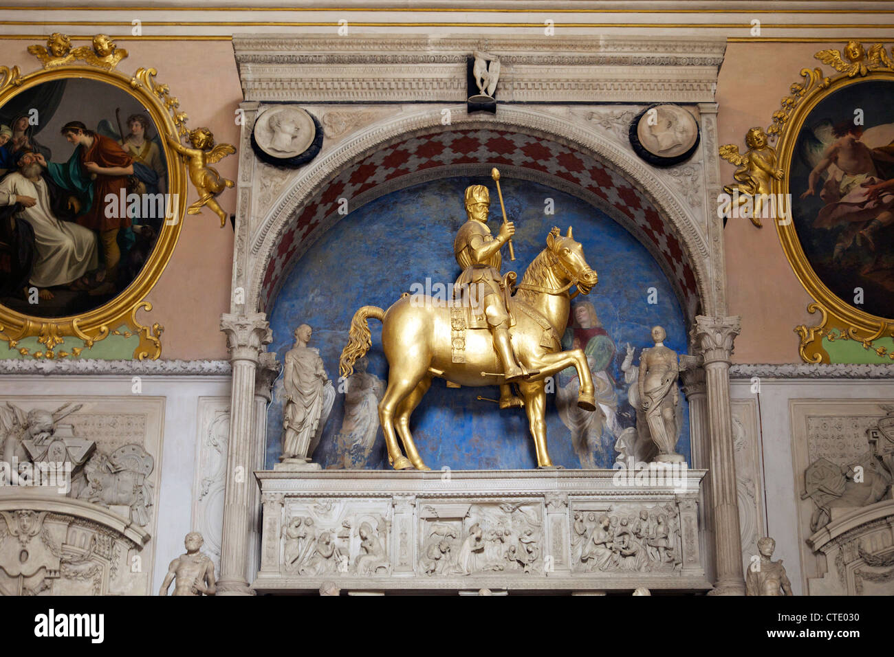 Equestrian gold statue of Bartolomeo Colleoni, Cappella Colleoni,1740, upper city, Bergamo, Lombardy, Italy, Europe Stock Photo