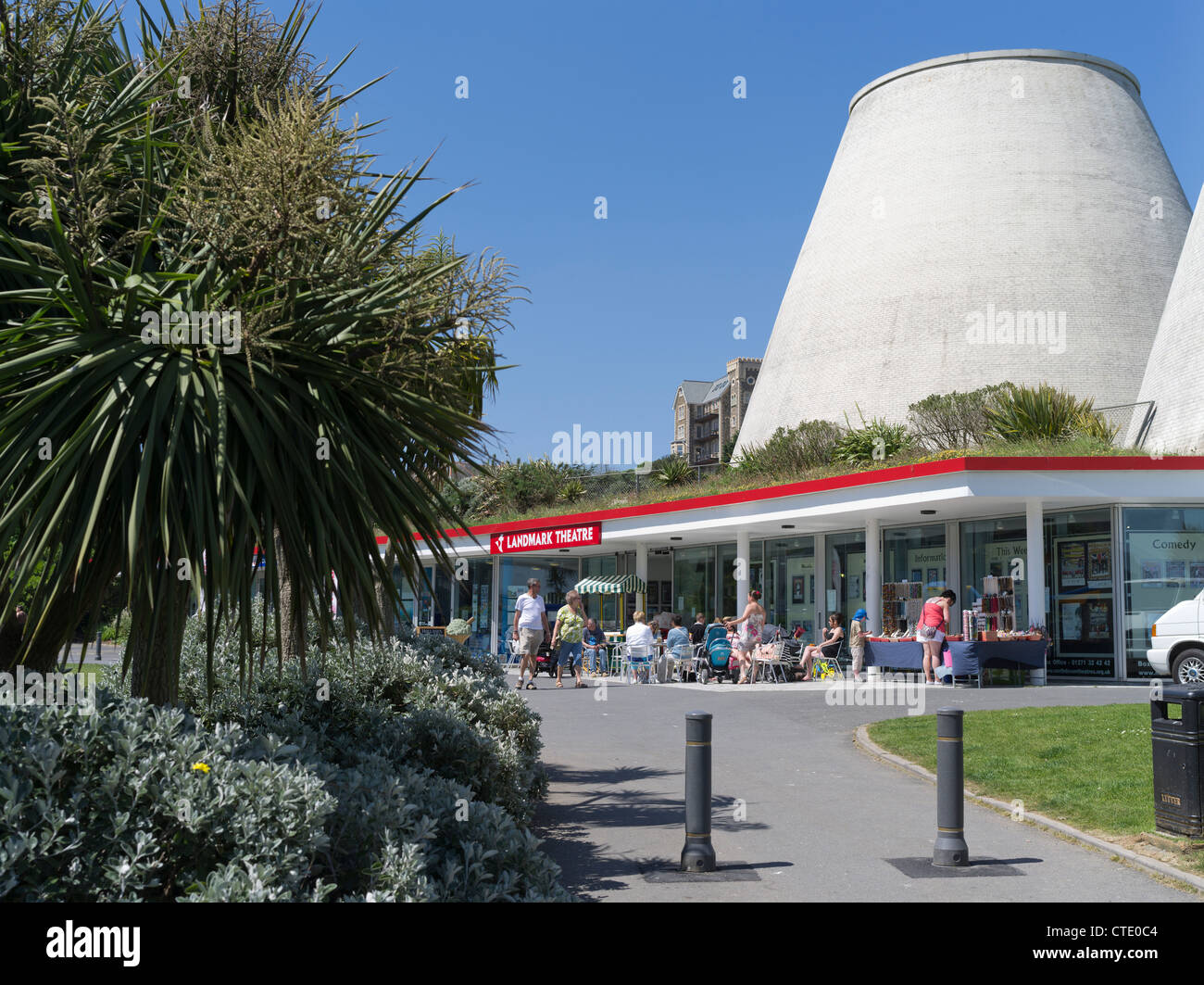 dh  ILFRACOMBE DEVON Landmark theatre North Devonshire cafe alfresco shops tourists Stock Photo