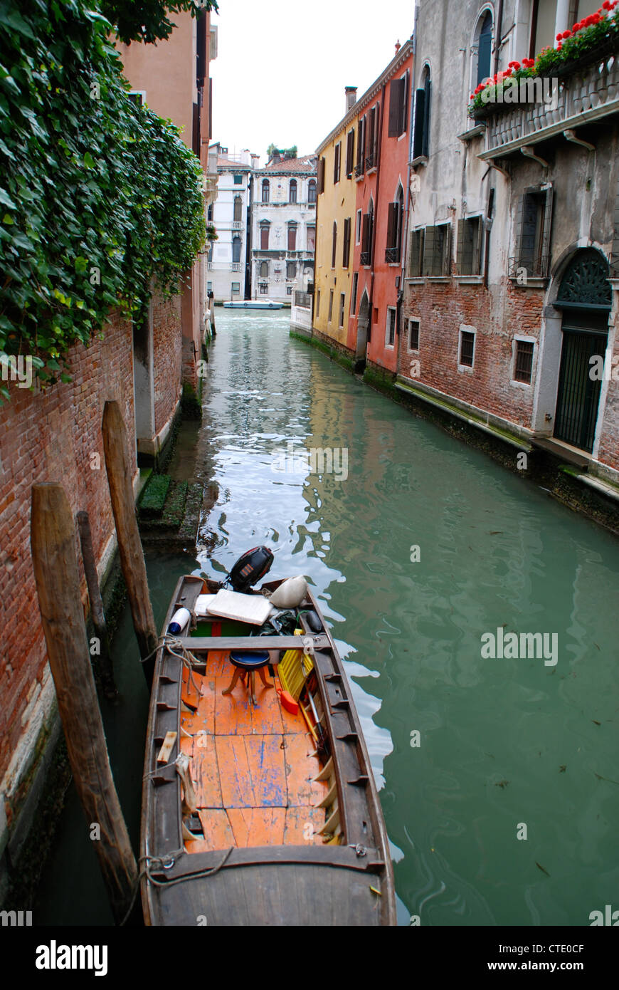 Gondola canals hi-res stock photography and images - Alamy