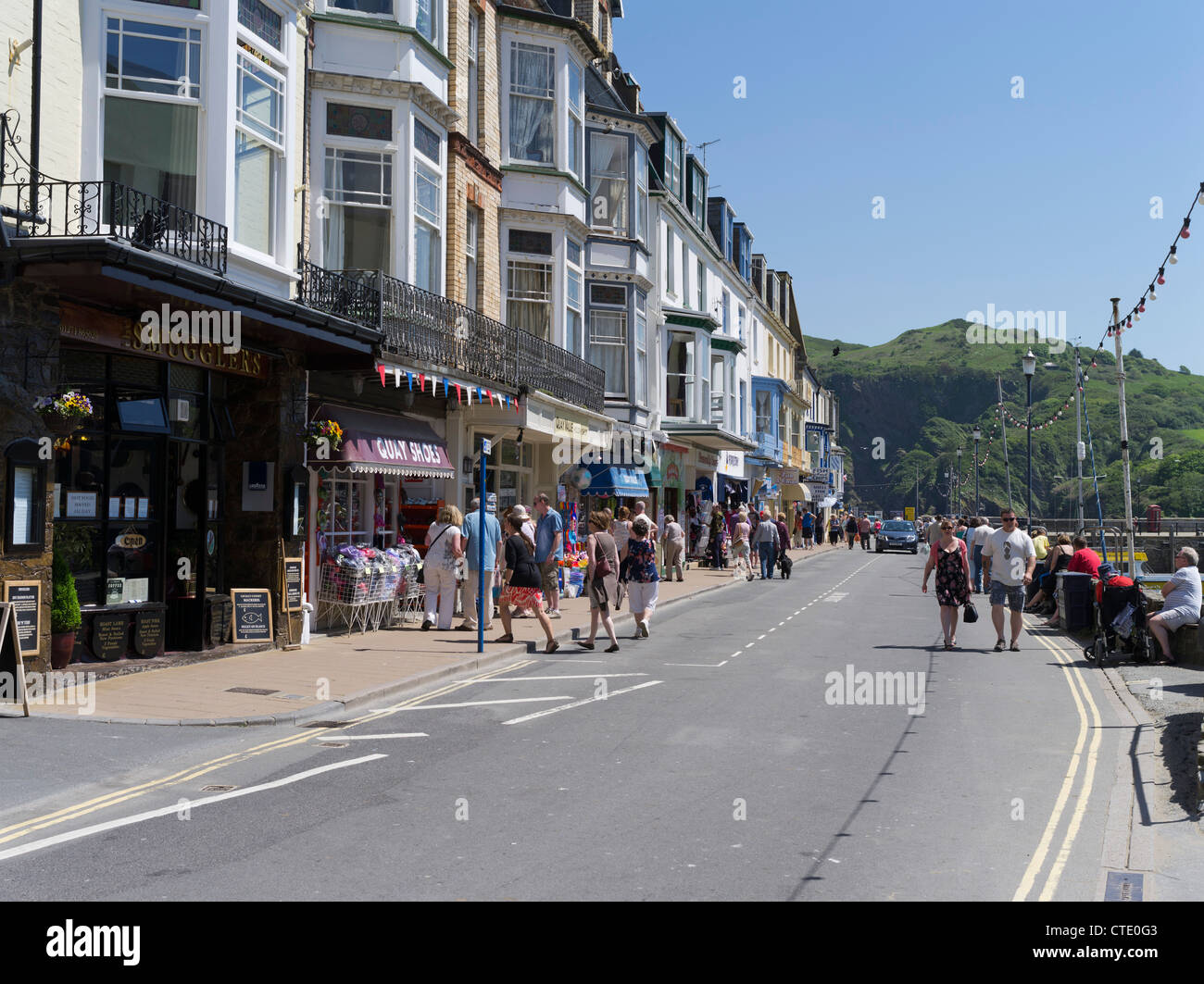 dh Harbour seafront road ILFRACOMBE DEVON Traditional seaside town people tourists and shops uk britain Stock Photo