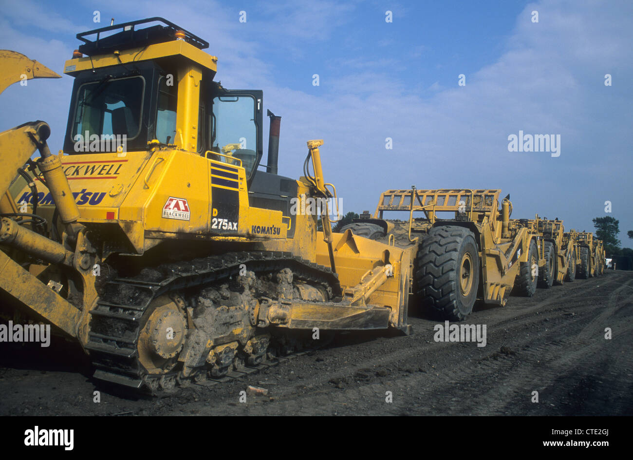 Workmen bulldozer hi-res stock photography and images - Alamy