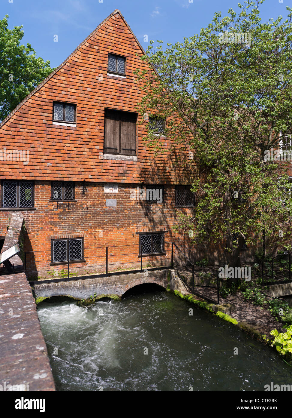 dh River Itchen WINCHESTER HAMPSHIRE Stream Winchester City Mill river flowing uk watermill english water mills Stock Photo