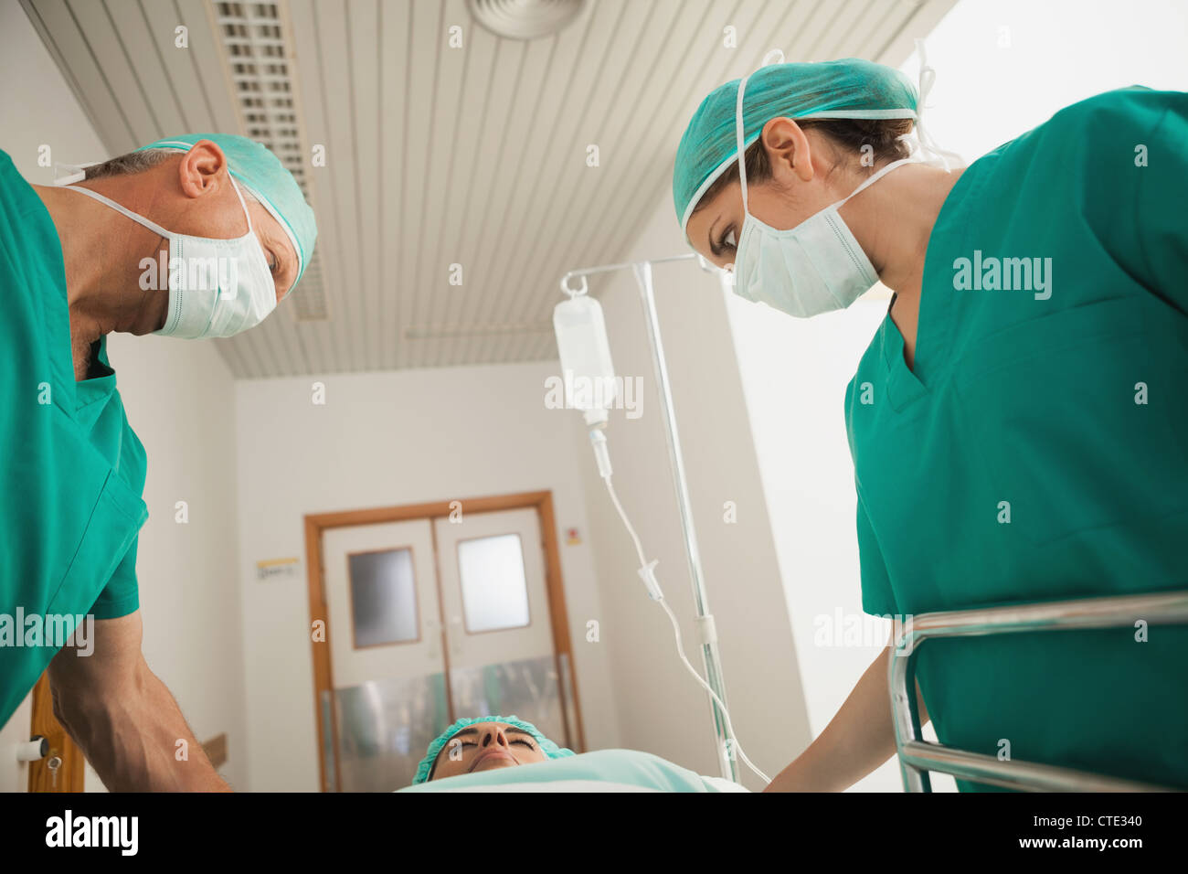 Surgeons looking at a patient Stock Photo - Alamy