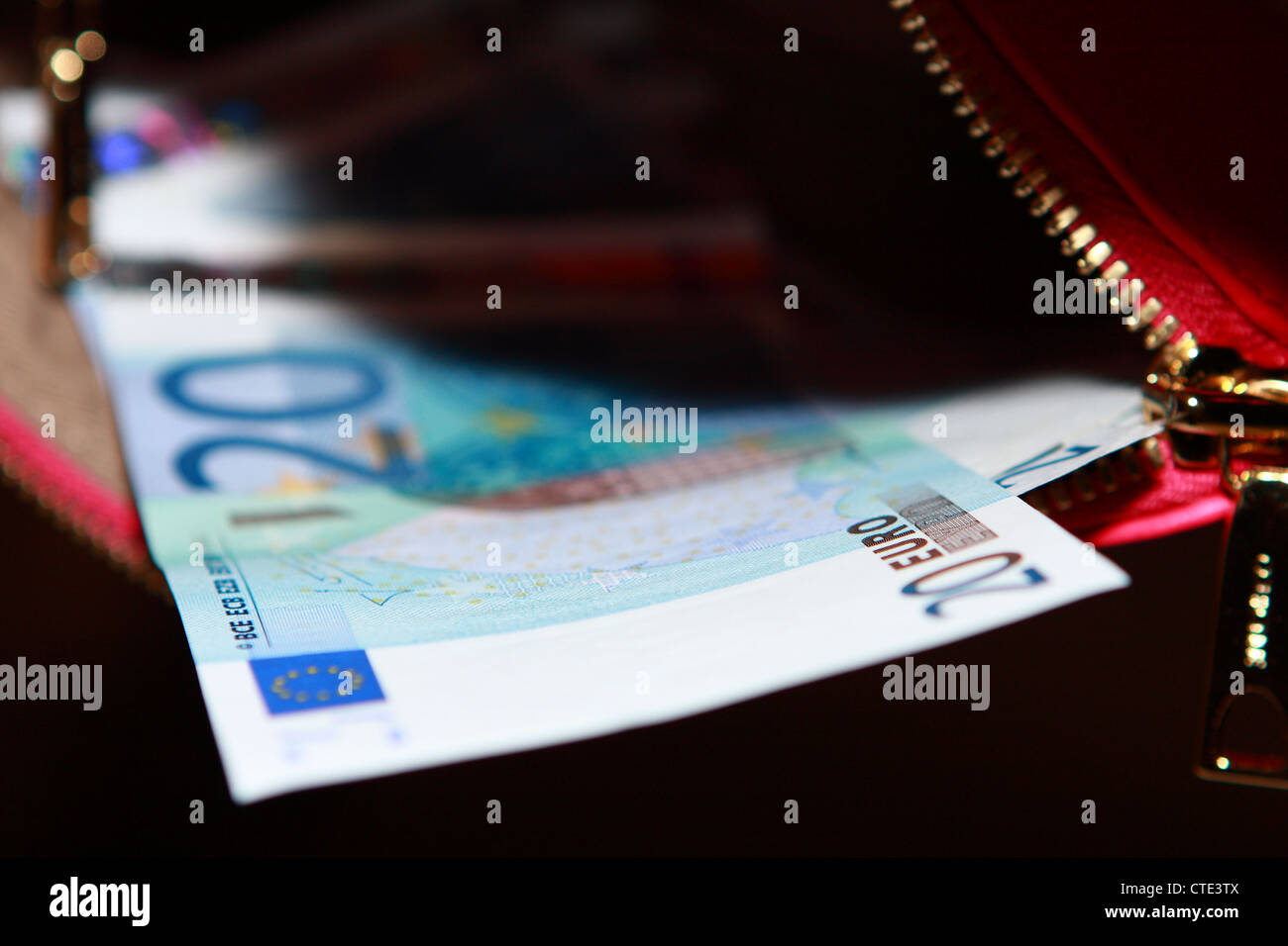 euro notes in a lady's pink purse Stock Photo - Alamy