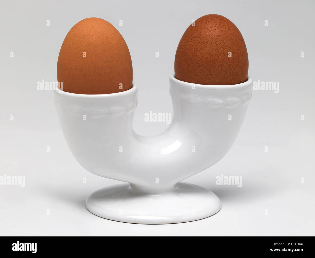 https://c8.alamy.com/comp/CTE3XX/two-boiled-eggs-in-a-double-egg-cup-CTE3XX.jpg