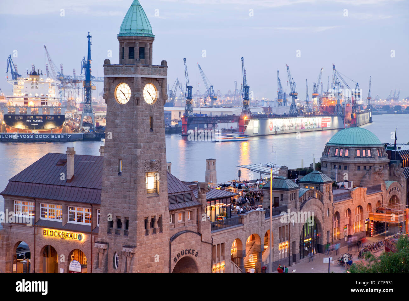 Water level tower at the The St. Pauli Landungsbrücken (St. Pauli Landing Bridges) and the harbour, Hamburg, Germany Stock Photo